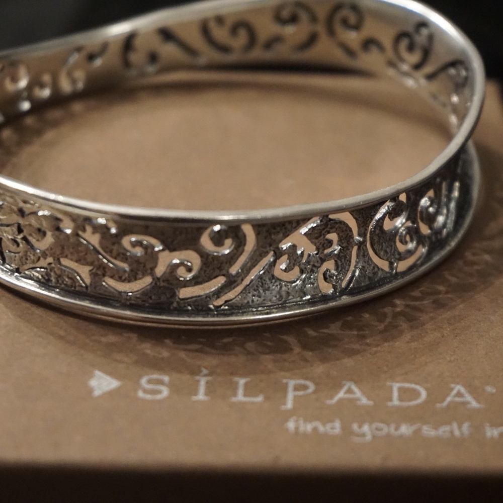 Silpada B2082 Sterling Silver Wavy Bangle